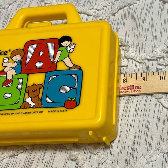 Vintage 1980s Fisher Price #638 Play Lunch Box A-B-C-D Yellow - Picture 3 of 6